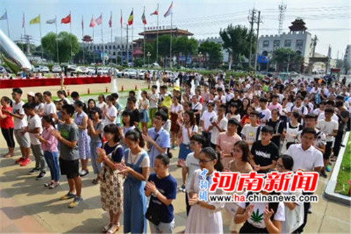 此次儀式中，雙匯集團(tuán)漯河總部共有210名員成為第一批“金秋獎學(xué)”的獲得者。