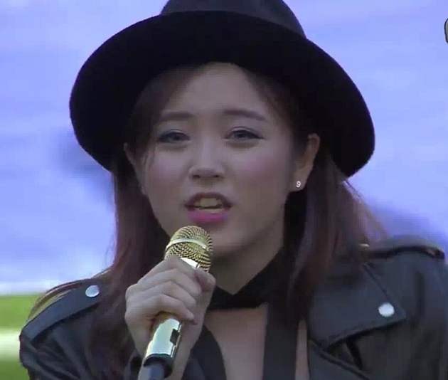 網(wǎng)友質(zhì)疑超女200萬(wàn)金話(huà)筒造假