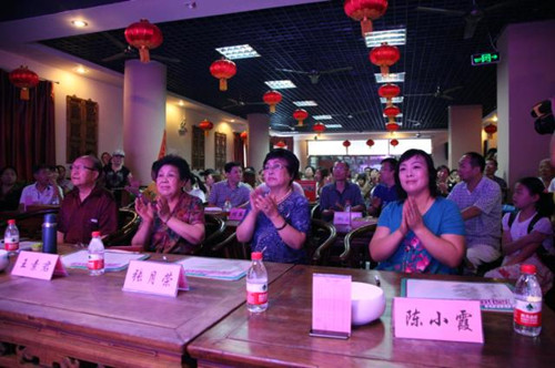 我省著名豫劇表演藝術(shù)家素君（左2）、常香玉弟子、國家一級演員張月榮（右2）