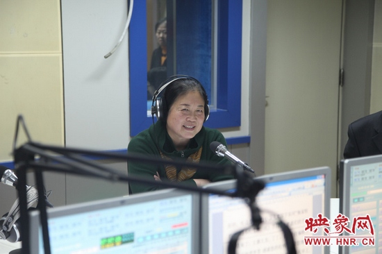 河南省工商局黨組書記、局長周春艷做客信息廣播