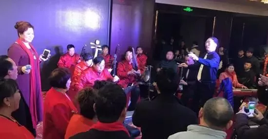 現(xiàn)場的樂隊(duì)老師也是咱的戲迷朋友，為了周迪的見面會(huì)今天累也開心