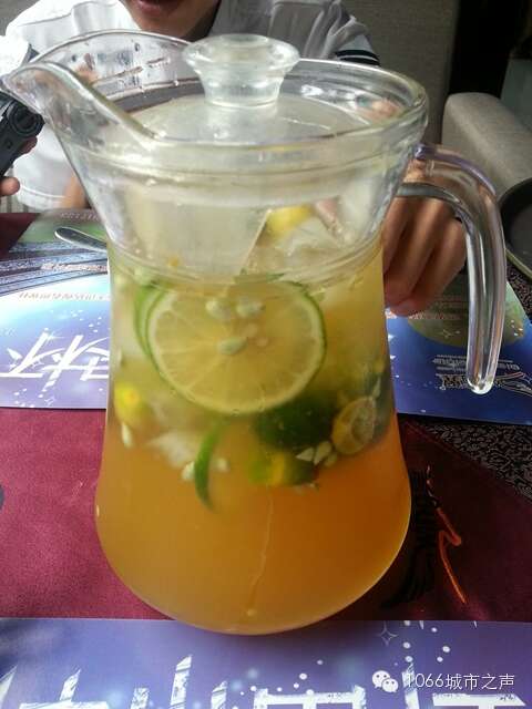 金桔青檸汁。唇齒留香！