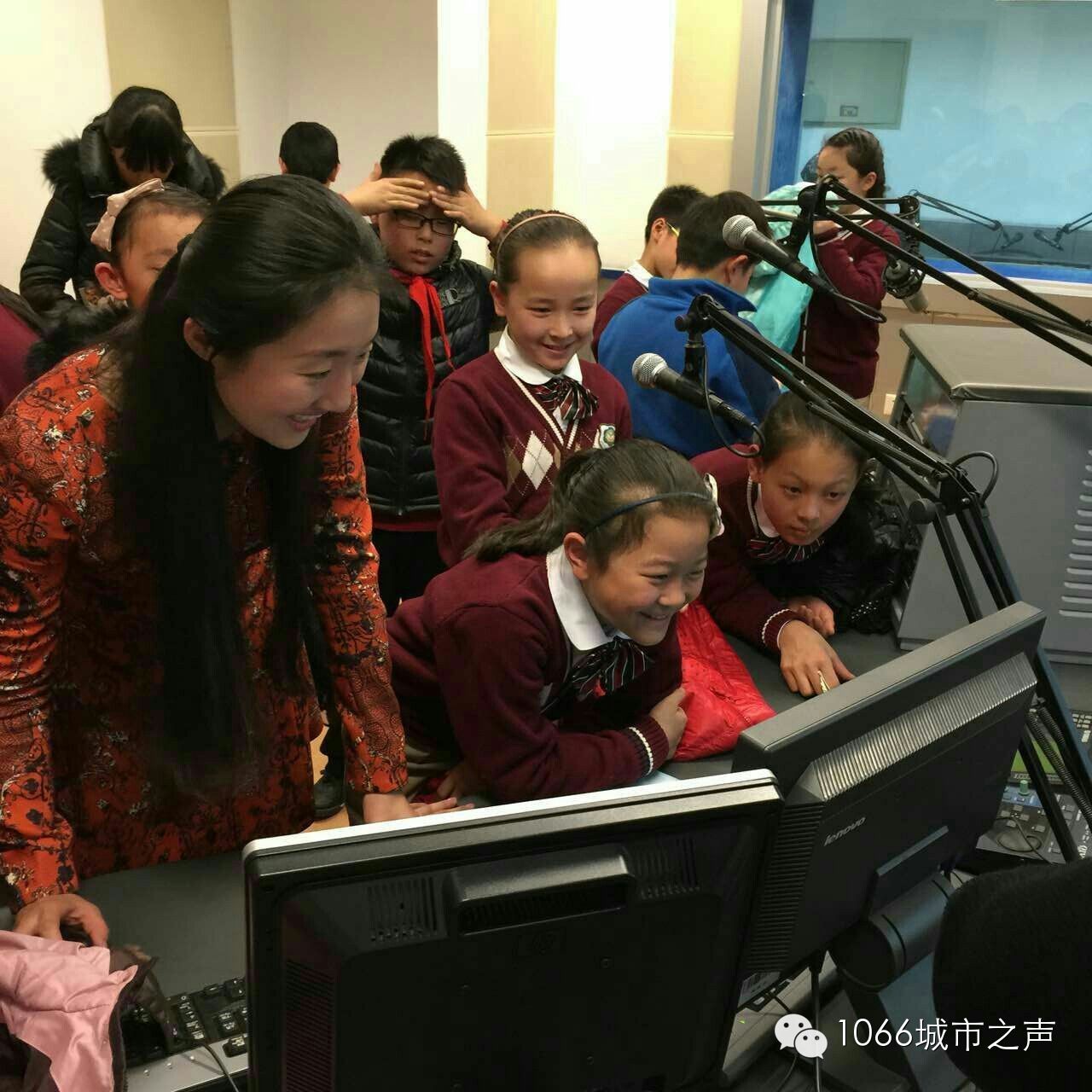 “好激動，好激動”！天天上學(xué)、放學(xué)都從廣播大廈經(jīng)過，今天終于進(jìn)來了！