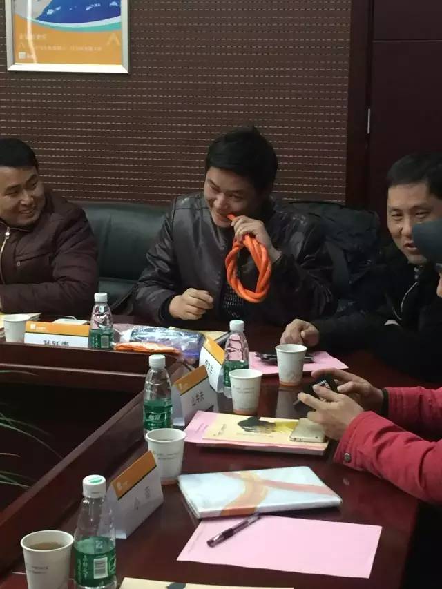 小編想問一下咬膠管的孫老師，優(yōu)質膠管的口感如何呢？