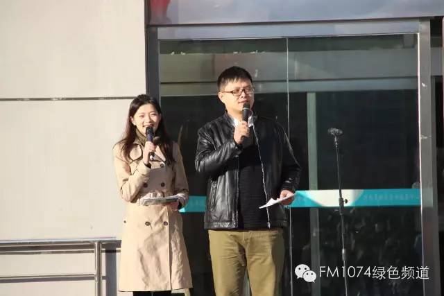 主持人肖震、陳藝主持活動(dòng)