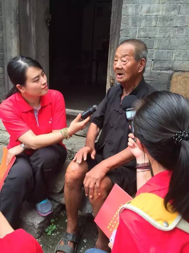 84歲的李隨義老人說起當(dāng)年皮定均帶領(lǐng)的八路軍進(jìn)村護(hù)民，十分動(dòng)容