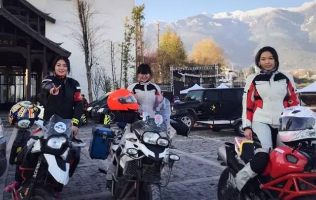 中間是菲菲？