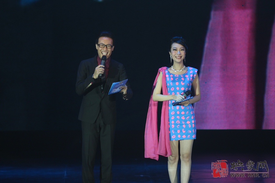 現(xiàn)場主持人雨晨、小糖