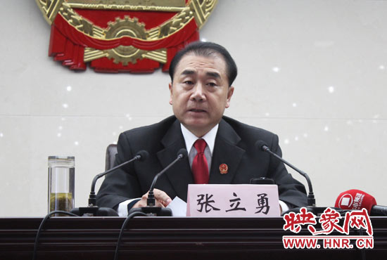 省高院院長(zhǎng)張立勇說，全省法院一定要堅(jiān)定為農(nóng)民工討薪的立場(chǎng)不動(dòng)搖