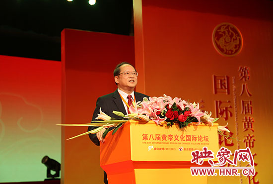 臺(tái)灣大學(xué)哲學(xué)系教授、美國(guó)耶魯大學(xué)哲學(xué)博士傅佩榮做演講