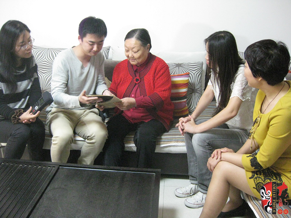 央視戲曲頻道、河南電臺戲曲廣播記者聯(lián)合采訪馬金鳳