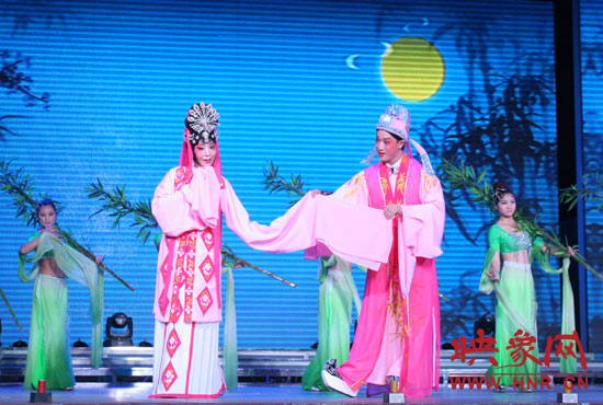 豫劇《必正與妙?！匪季d綿恨綿綿　演唱者：木子　池城