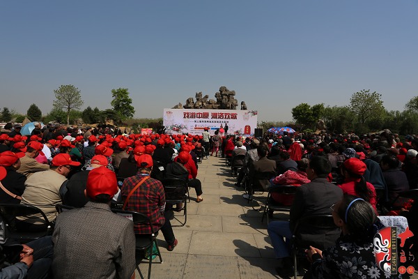 現(xiàn)場坐滿了來自鄭州、洛陽以及洛陽周邊縣市的戲迷朋友