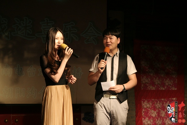 主持人：河南電臺(tái)戲曲廣播《越學(xué)越開心》主持人張琳，著名戲曲節(jié)目主持人、戲曲廣播當(dāng)家小生月陽(yáng)