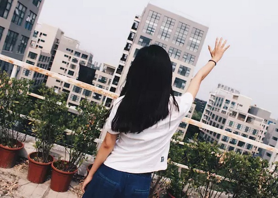 你問我要去向何方，我指向天空的方向。