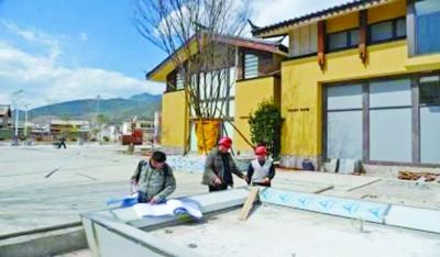 　　別墅工地，工人正在施工。