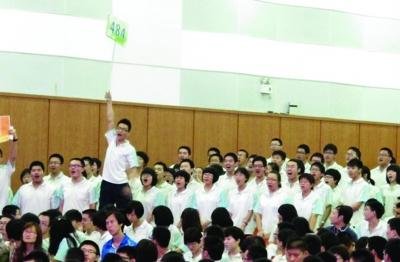 衡水中學(xué)會(huì)定期舉辦活動(dòng)讓學(xué)生充滿(mǎn)激情 衡水中學(xué)會(huì)定期舉辦活動(dòng)讓學(xué)生充滿(mǎn)激情