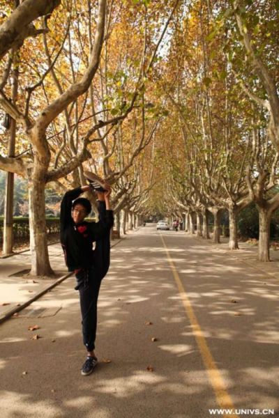 看帥哥美女展示高難度動作 看帥哥美女展示高難度動作