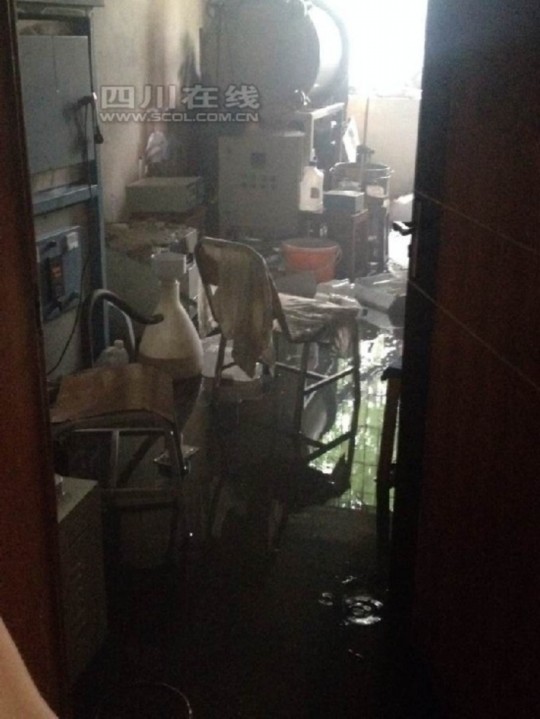 2日上午9時(shí)許，成都理工大學(xué)測(cè)試樓內(nèi)一實(shí)驗(yàn)室起火，造成一人輕傷，目前明火已滅