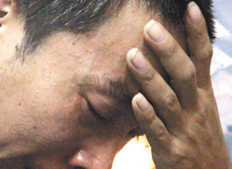 10歲方姓男童遭割喉殺害，父親淚流不止說，小兒子走了，他不知道該如何活下去。 臺灣《聯(lián)合報》