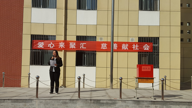 張校長(zhǎng)做總結(jié)表揚(yáng)