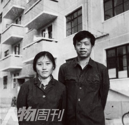 1980年，李銀河與王小波結(jié)婚時在宿舍樓下