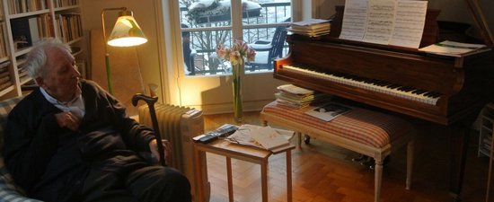 2011諾貝爾文學(xué)獎(jiǎng)得主:用深邃的灰色眼睛說(shuō)話 2011諾貝爾文學(xué)獎(jiǎng)得主:用深邃的灰色眼睛說(shuō)話