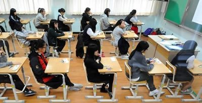 　藝術(shù)生不僅需要專業(yè)課優(yōu)秀，文化課成績(jī)也必須達(dá)標(biāo)