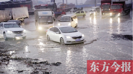 鄭州南四環(huán)柴郭轉(zhuǎn)盤南500米處的“泥坑”，