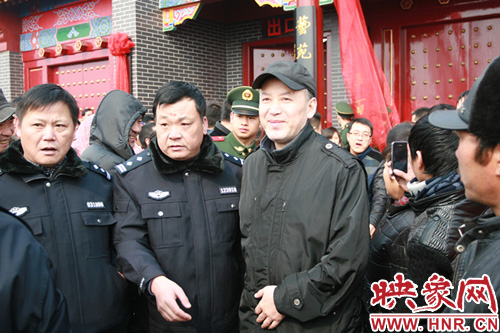 郭達(dá)現(xiàn)身馬街書(shū)會(huì)現(xiàn)場(chǎng)。