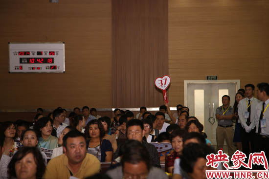 愛心競拍會(huì)現(xiàn)場