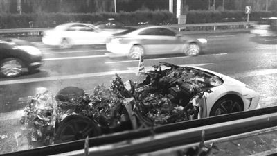 蘭博基尼自燃后報廢?！∥⒉┚W(wǎng)友 SCC寬寬 攝