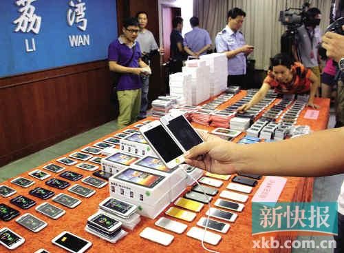 ■假冒手機。新快報記者曾泓/攝