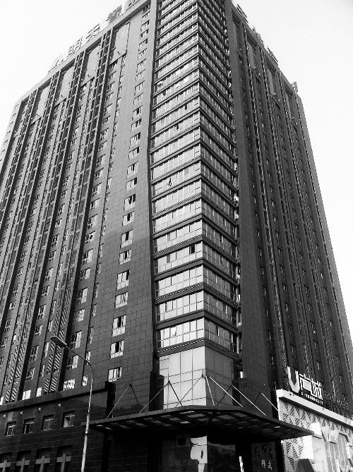 記者按照公開地址在鄭州一處寫字樓尋找一家軟件公司，一無所獲。