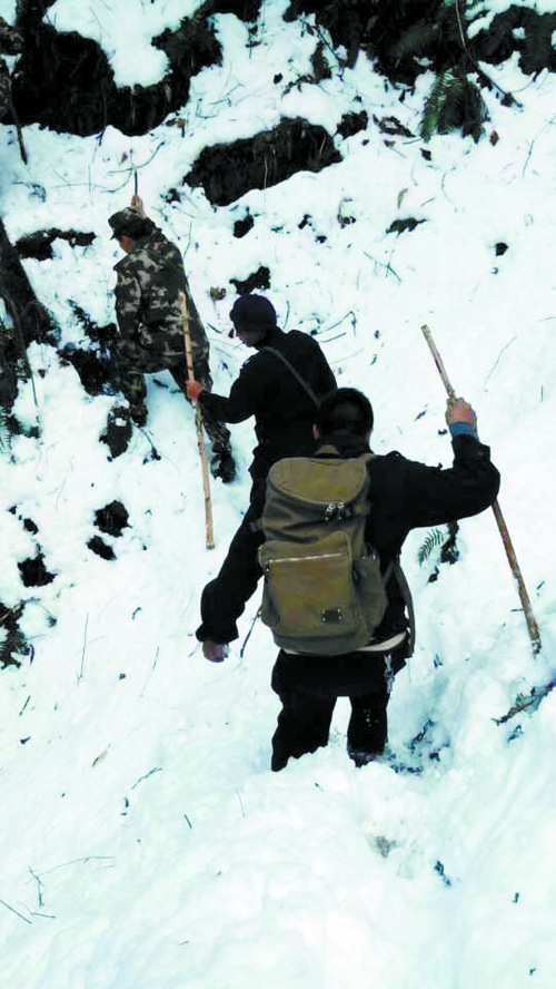 大雪封路，搜尋變得艱難　家屬/供圖