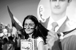 1日，土耳其民眾游行支持巴沙爾政權(quán)。新華社發(fā)