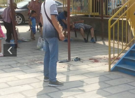 游客被激素風車甩出受傷。