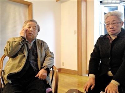 前晚，年過(guò)七旬的劉光嘉及妻子向記者講述強(qiáng)拆經(jīng)過(guò)。