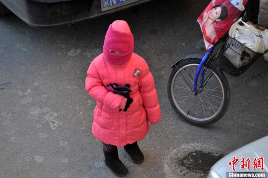 　12月23日，京城迎來(lái)今年入冬以來(lái)最冷的時(shí)刻。受今年以來(lái)最強(qiáng)冷空氣影響，京城迎來(lái)入冬以來(lái)幅度最大的