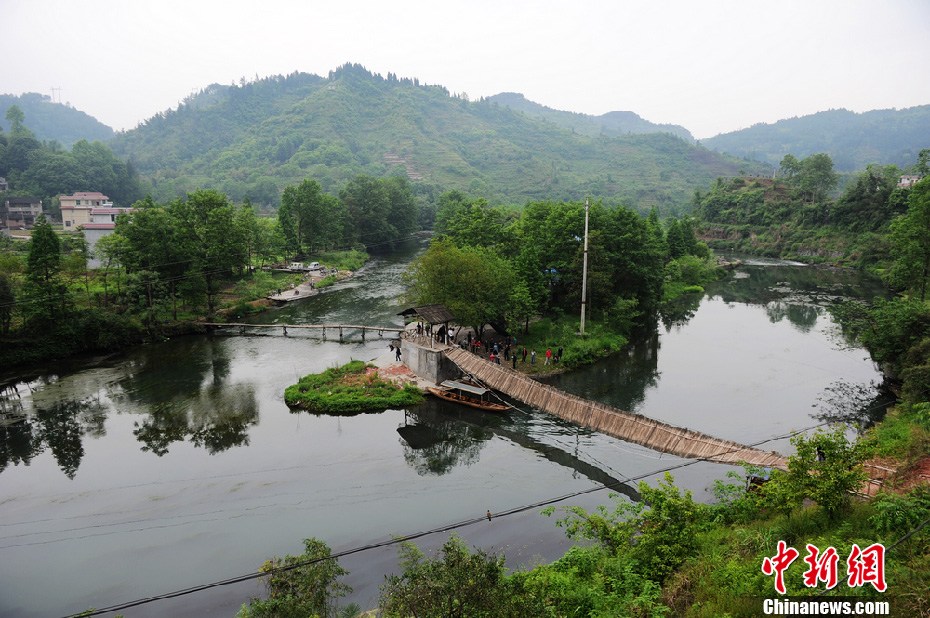 5月2日，鳳凰縣搜尋人員仍在沱江下游搜尋。