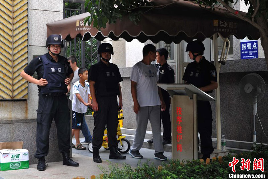 7月31日，成都成華區(qū)二十四城小區(qū)發(fā)生警匪槍戰(zhàn)。