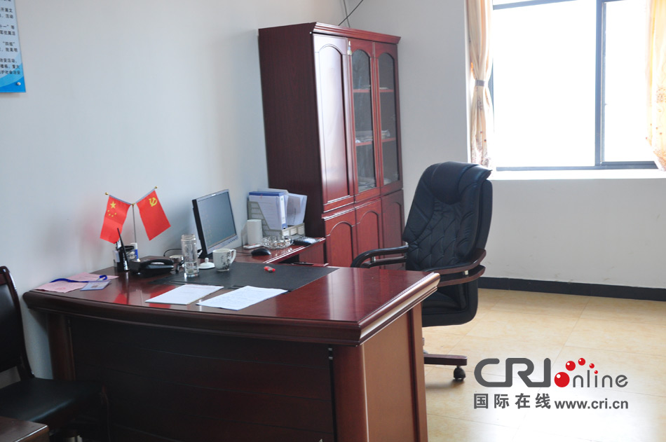 2013年10月21日，長沙云蓋村欠債千萬新建的豪華村部樓。