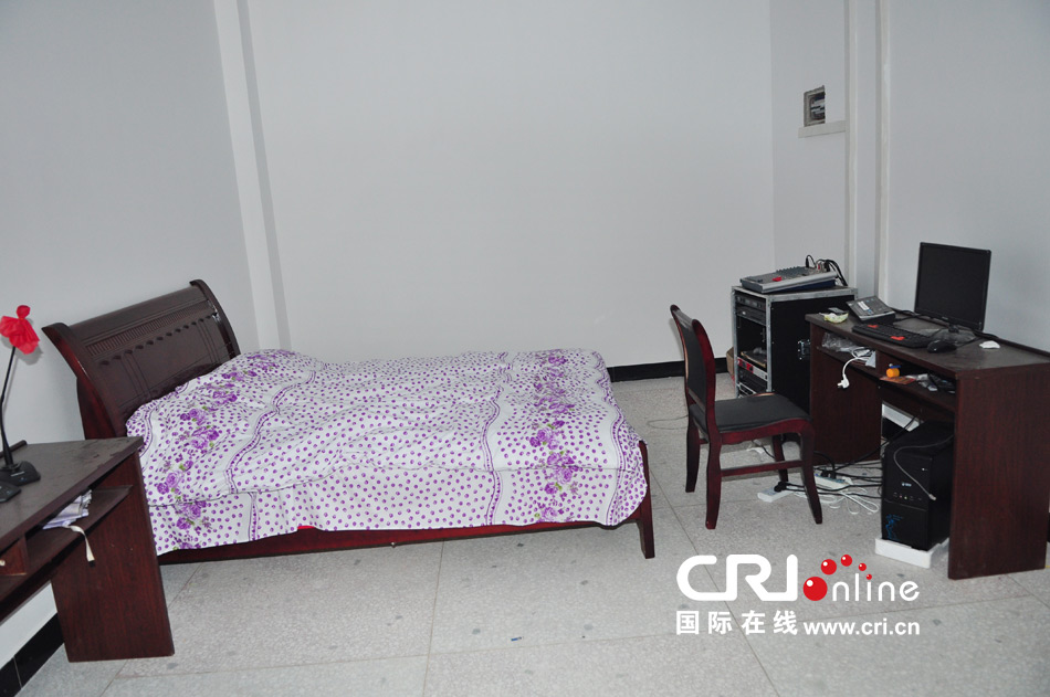 2013年10月21日，長沙云蓋村欠債千萬新建的豪華村部樓。