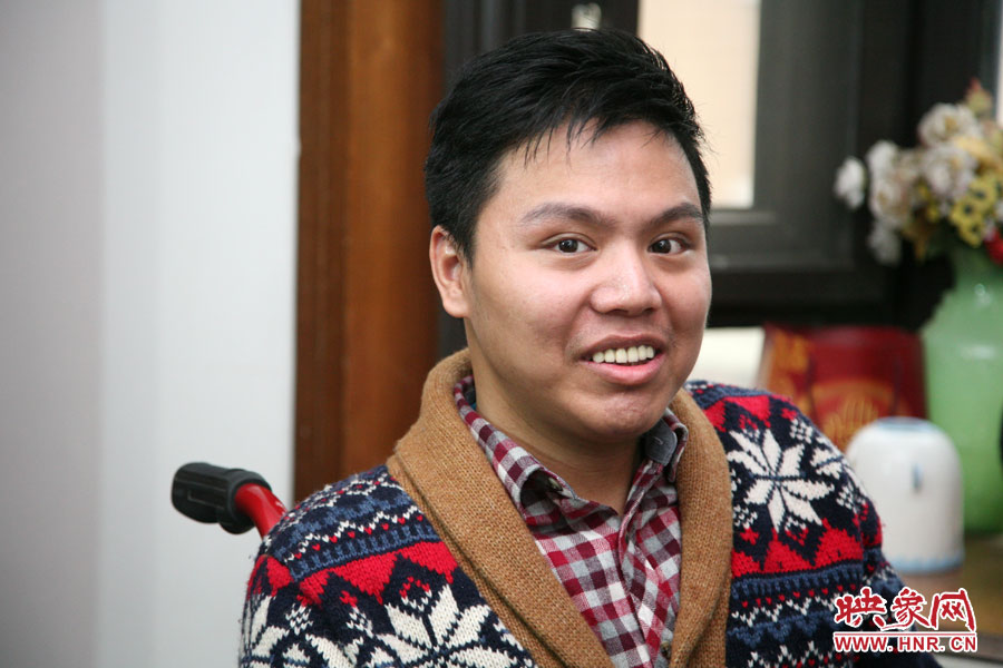 練完歌后，海龍害羞的朝著記者笑了下，說自己發(fā)揮的不好。