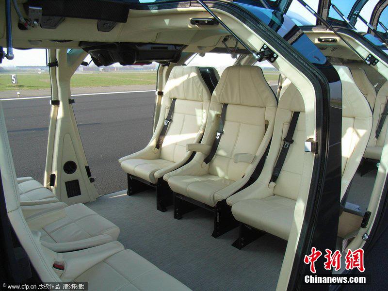 “超級(jí)巴士”在迪拜投入運(yùn)營(yíng) 打造世界最豪華公交車(chē) “超級(jí)巴士”在迪拜投入運(yùn)營(yíng) 打造世界最豪華公交車(chē)