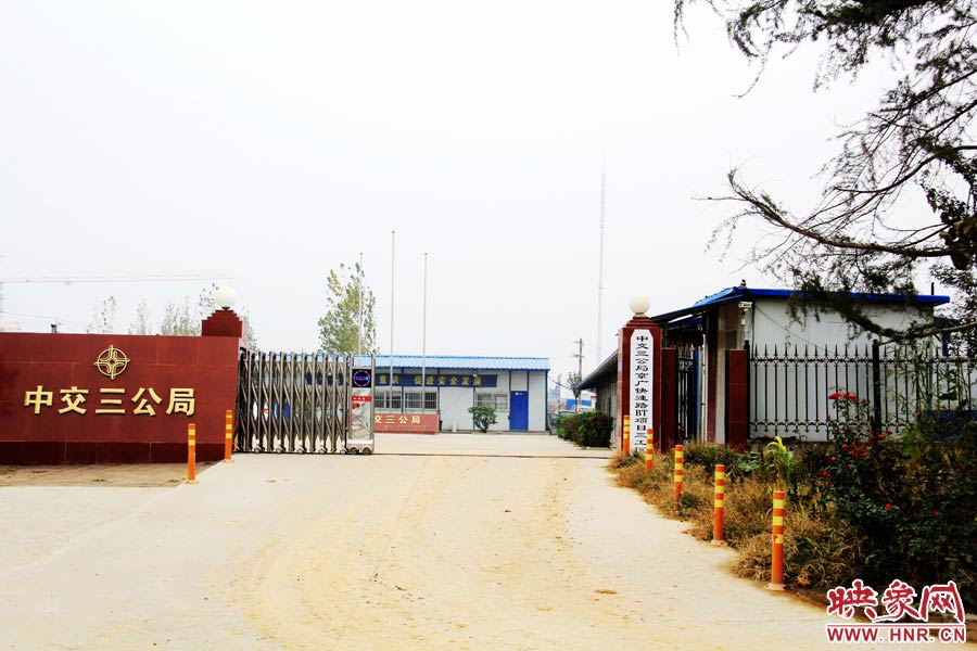 鄭州市京廣快速路南段三工區(qū)項(xiàng)目部還未撤離。