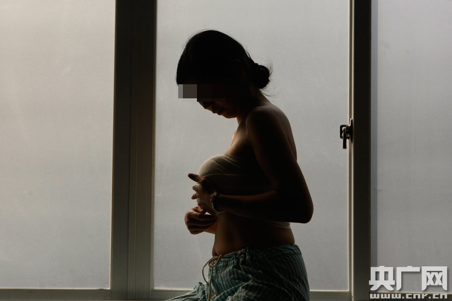 將挑戰(zhàn)國內(nèi)最大的600cc隆胸假體，誓要成為“中國最胸辣媽”。