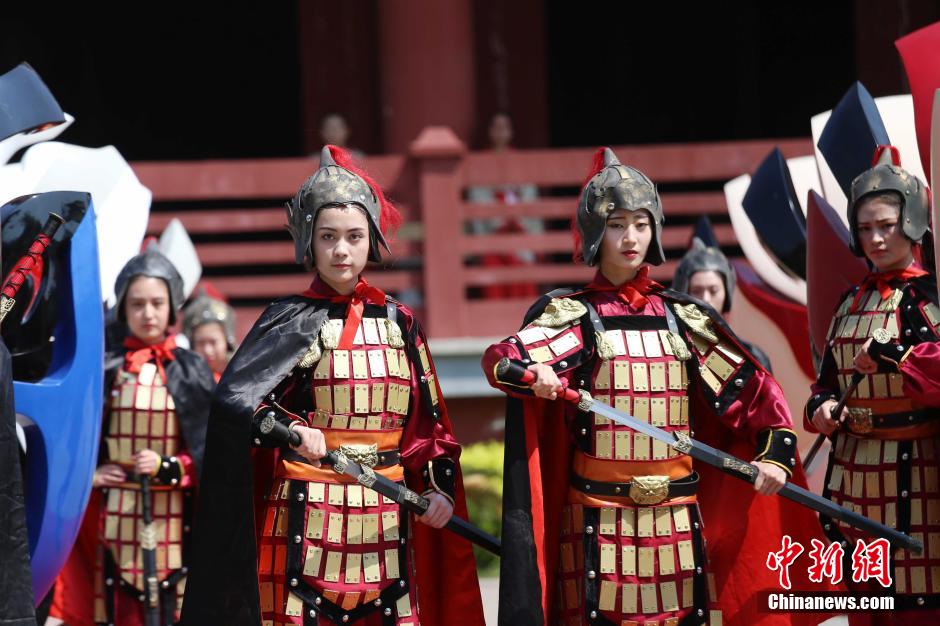 河南三國文化周 佳麗戎裝演繹“三國八美” 河南三國文化周 佳麗戎裝演繹“三國八美”