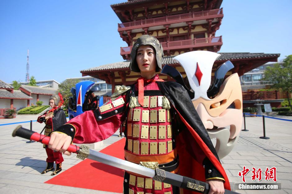 河南三國文化周 佳麗戎裝演繹“三國八美” 河南三國文化周 佳麗戎裝演繹“三國八美”