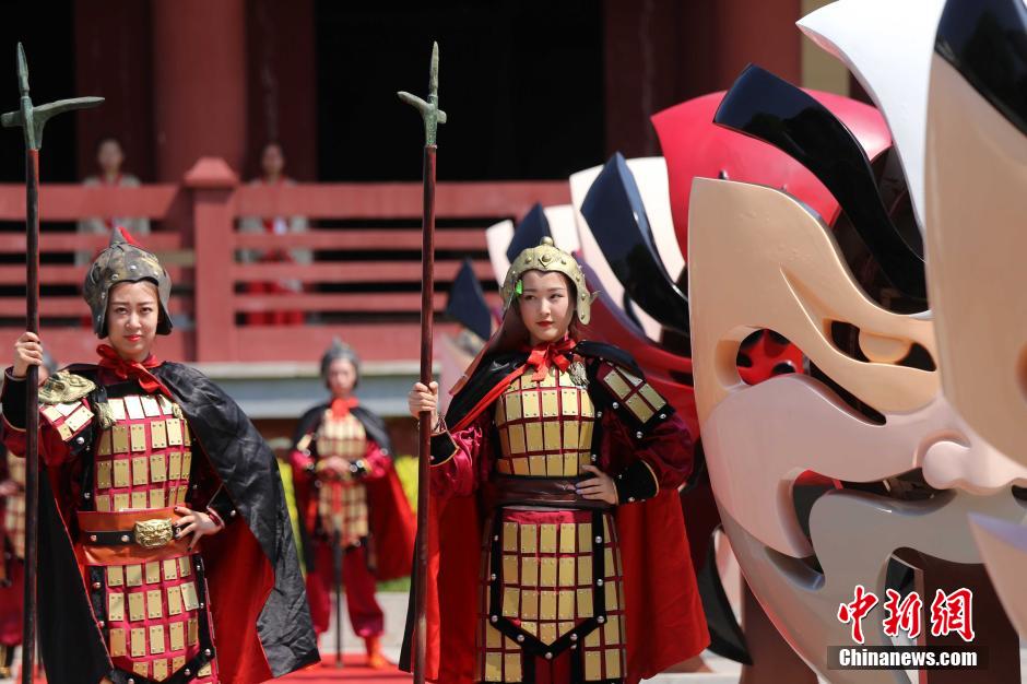 河南三國文化周 佳麗戎裝演繹“三國八美” 河南三國文化周 佳麗戎裝演繹“三國八美”